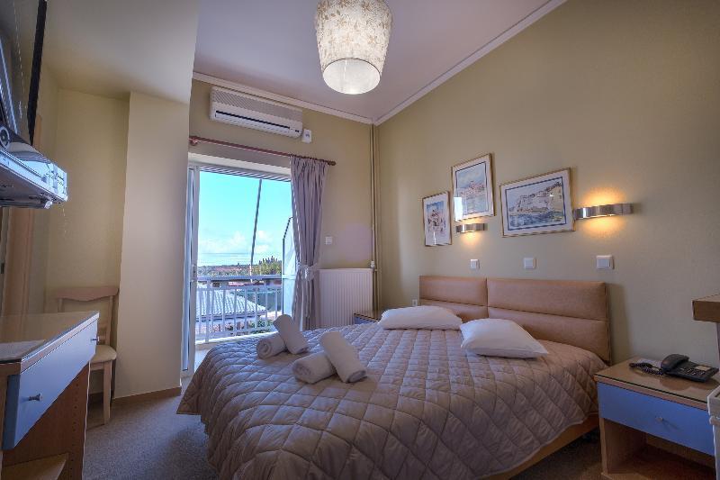 Hotel Taxiarhis 3*