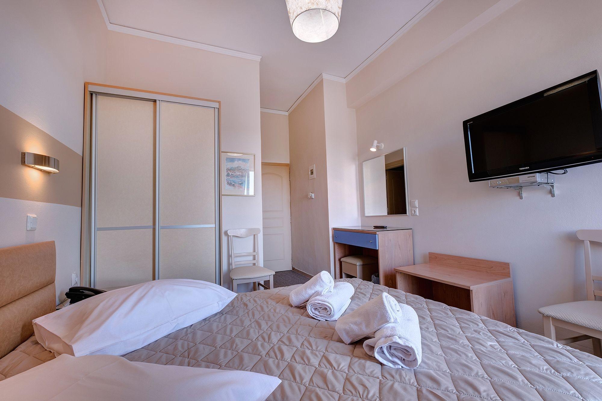 Hotel Taxiarhis 3*