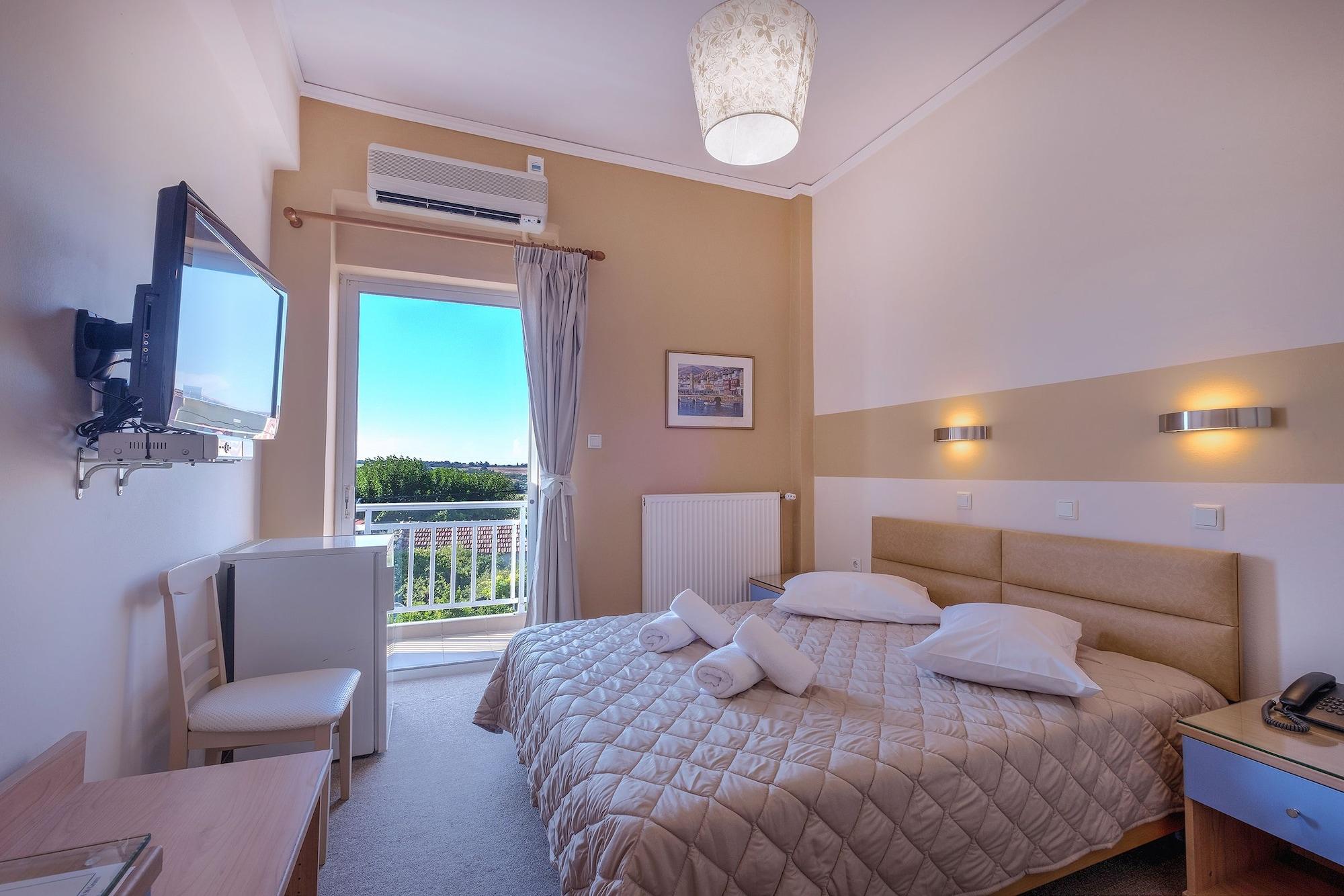 Hotel Taxiarhis 3*