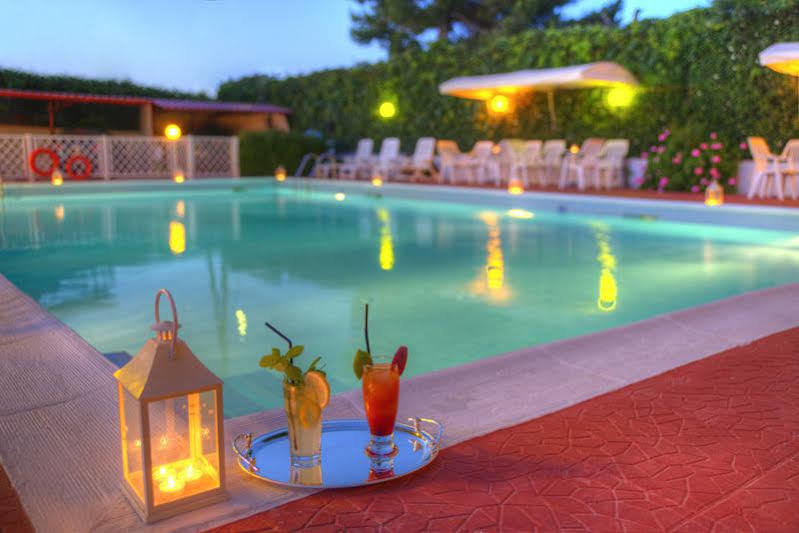 Taxiarhis Hotel 3*
